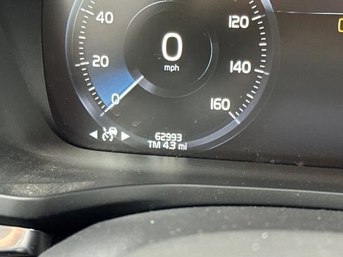 Used 2019 Volvo S60 T8 R-Design image 25