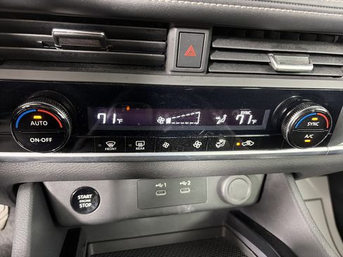 Used 2025 Nissan Rogue SV AWD/4WD image 22