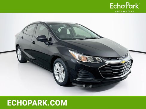 Used 2019 Chevrolet Cruze LS w/ LS Convenience Package FWD image 1