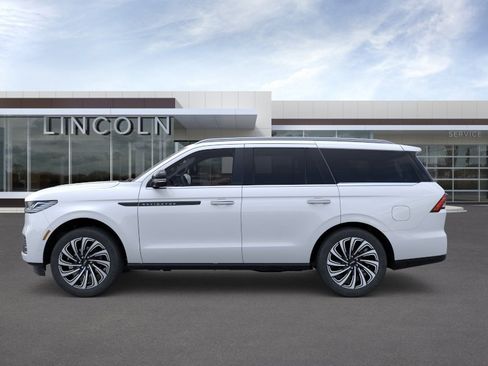 New 2026 Lincoln Navigator Black Label AWD/4WD image 3