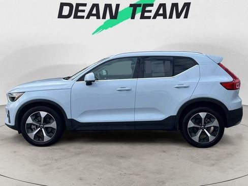 Used 2025 Volvo XC40 B5 Plus AWD/4WD image 4