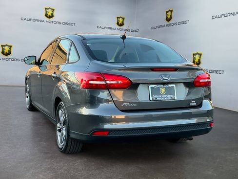 Used 2018 Ford Focus SE w/ SE Appearance Package image 7