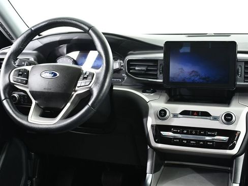 Used 2022 Ford Explorer XLT w/ Equipment Group 202A AWD/4WD image 8