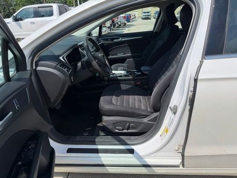 Used 2016 Ford Fusion SE FWD image 13