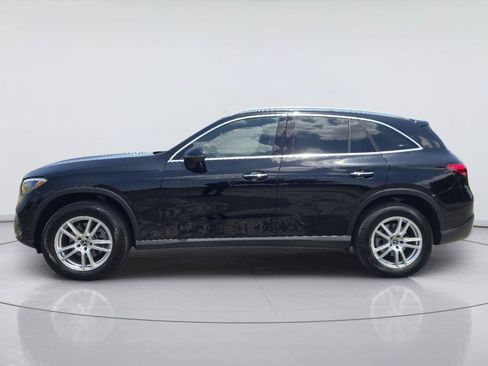 Used 2025 Mercedes-Benz GLC 300 4MATIC image 2