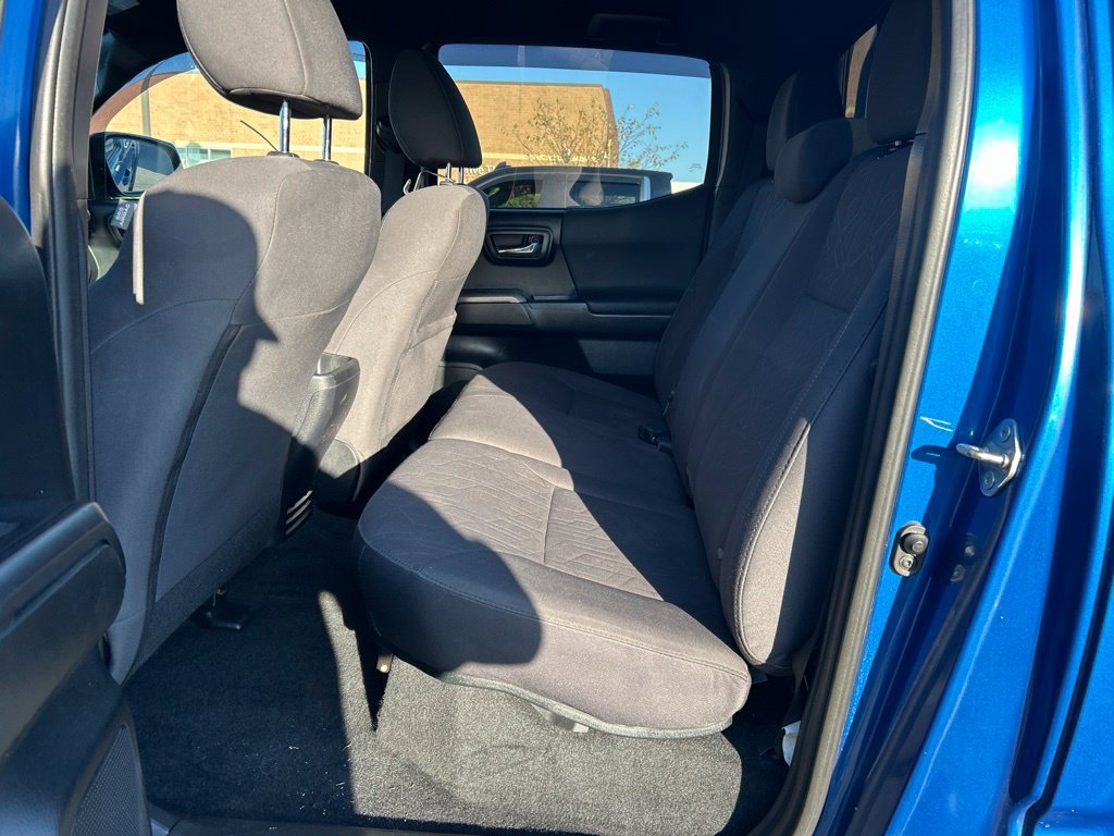 Used 2018 Toyota Tacoma TRD Off-Road AWD/4WD image 9