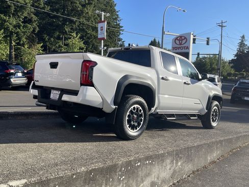 Used 2024 Toyota Tacoma TRD Off-Road AWD/4WD image 6
