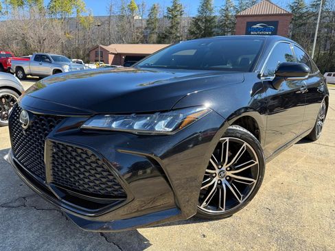 Used 2019 Toyota Avalon XSE image 1
