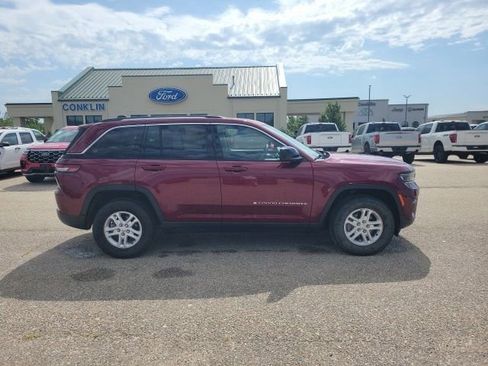 Used 2023 Jeep Grand Cherokee Laredo w/ Luxury Tech Group I AWD/4WD image 20