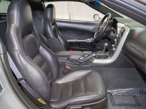 Used 2005 Chevrolet Corvette Coupe w/ Preferred Equipment Group RWD image 14