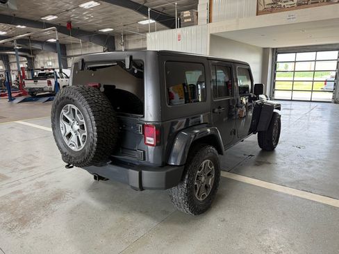 Used 2017 Jeep Wrangler Unlimited Sahara w/ Connectivity Group AWD/4WD image 9