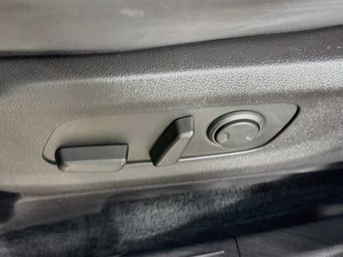 Used 2023 Kia Carnival EX FWD image 24
