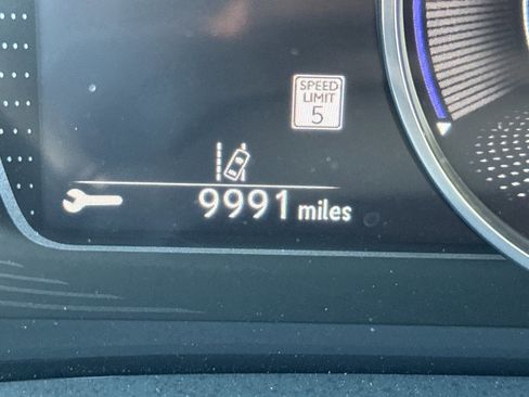 Used 2025 Lexus ES 300h w/ Premium Package image 30