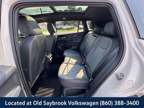Certified 2025 Volkswagen Tiguan SEL R-Line AWD/4WD image 9