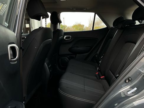 Used 2025 Hyundai Venue SEL image 11