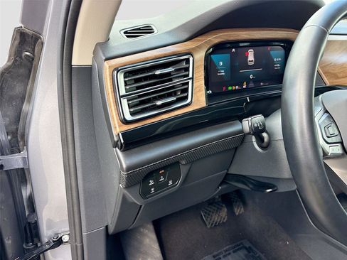 Used 2025 Volkswagen Atlas SE FWD image 10