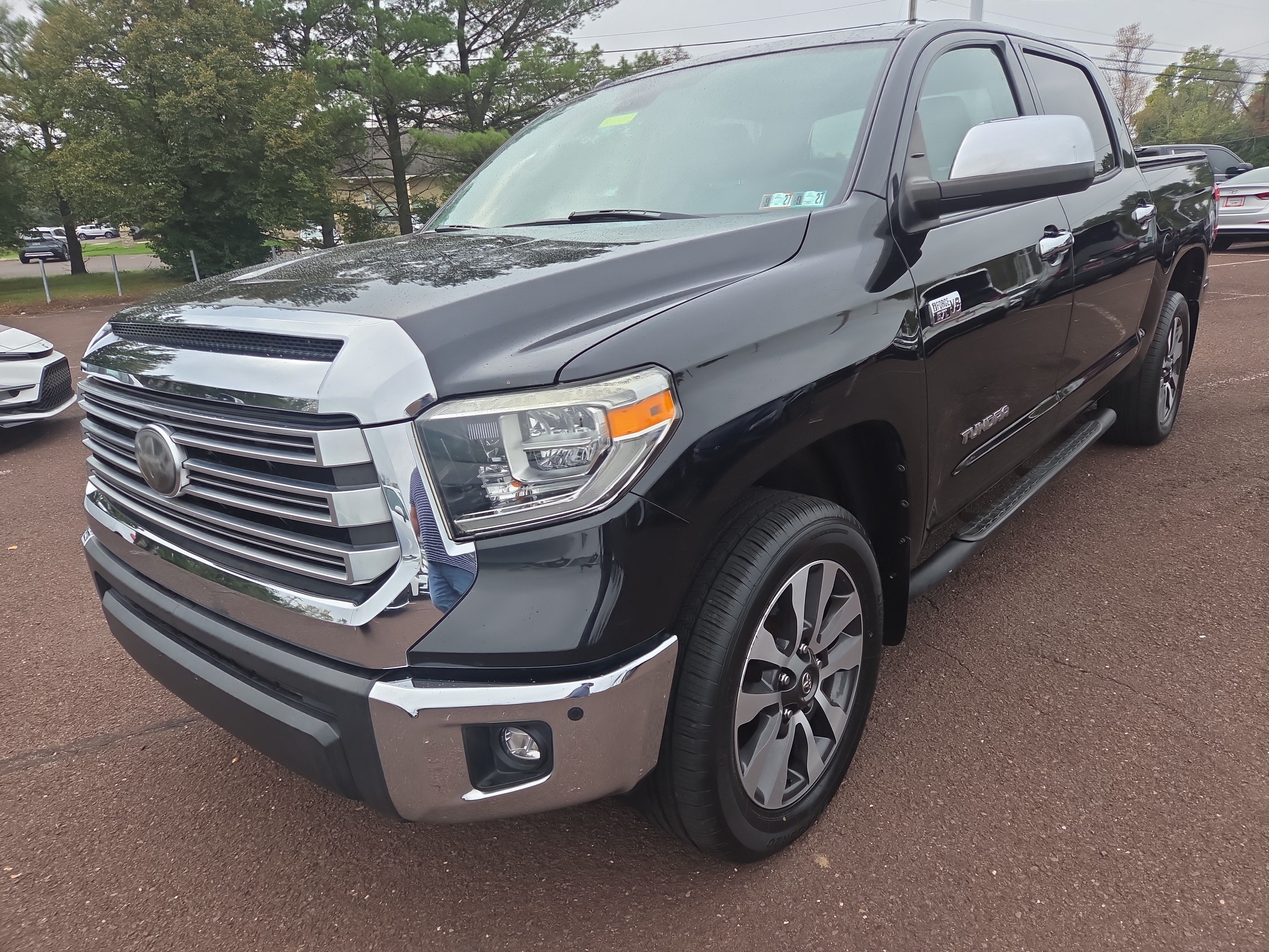 Used 2018 Toyota Tundra Limited w/ Limited Premium Package AWD/4WD image 6
