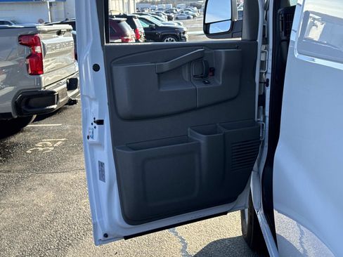 Used 2024 GMC Savana 2500 w/ Driver Convenience Package image 18