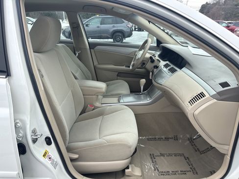 Used 2010 Toyota Avalon XLS image 9