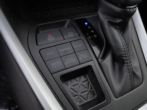 Certified 2024 Toyota RAV4 LE image 31