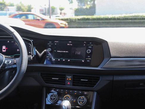 Used 2019 Volkswagen Jetta SEL image 18