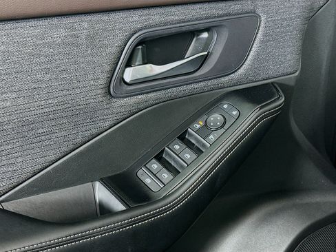 Used 2023 Nissan Rogue SV FWD image 15
