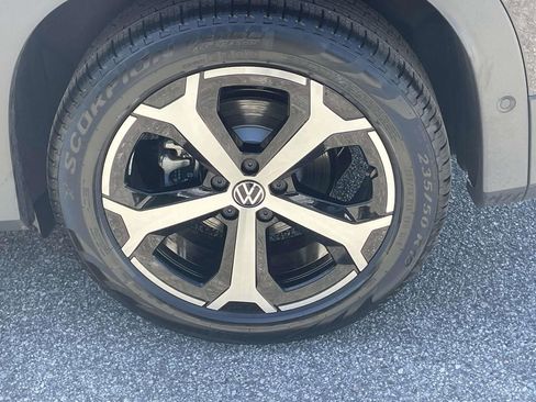 New 2026 Volkswagen Tiguan SE FWD image 7