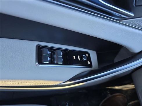 Certified 2025 Jaguar F-PACE R-Dynamic S image 28