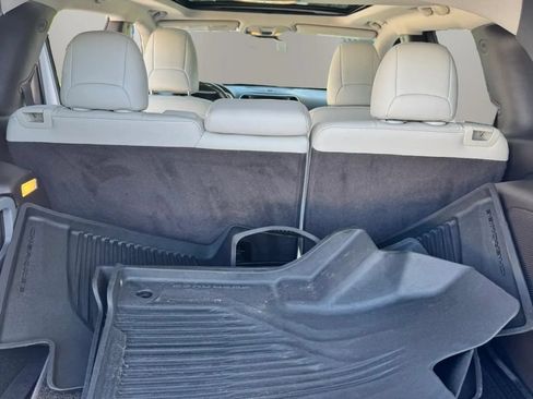 Used 2016 Jeep Cherokee Overland FWD image 17