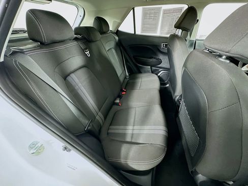 Used 2025 Hyundai Venue SEL image 33