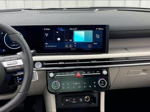 Certified 2025 Hyundai Tucson Limited AWD/4WD image 7