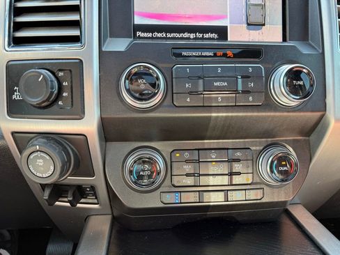 Used 2019 Ford F150 Platinum w/ Equipment Group 701A Luxury AWD/4WD image 17