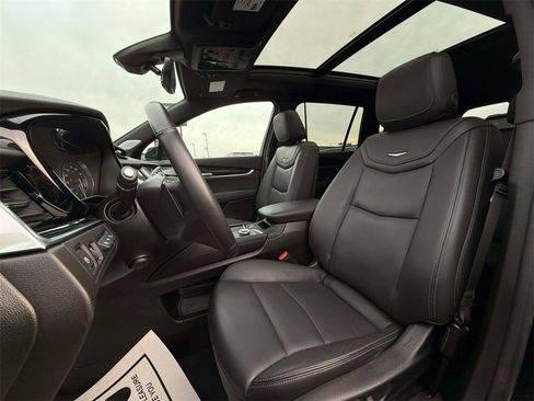 Used 2024 Cadillac XT6 Premium Luxury w/ Technology Package image 16