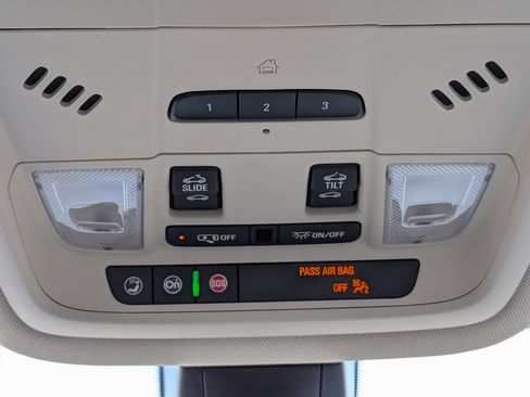 Used 2022 GMC Acadia Denali w/ Denali Ultimate Package FWD image 34