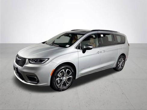 New 2026 Chrysler Pacifica Pinnacle image 2