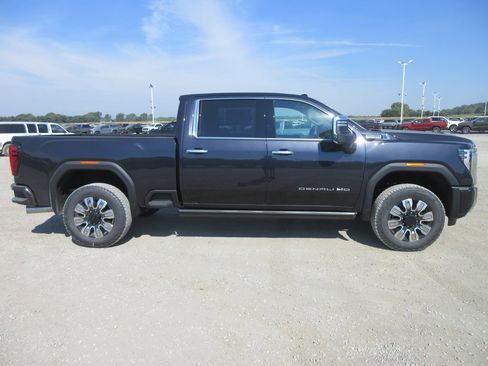 New 2026 GMC Sierra 2500 Denali w/ Denali Reserve Package image 3