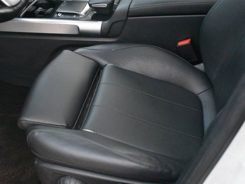 Used 2022 Mercedes-Benz GLB 250 4MATIC w/ Premium Package Lite image 9