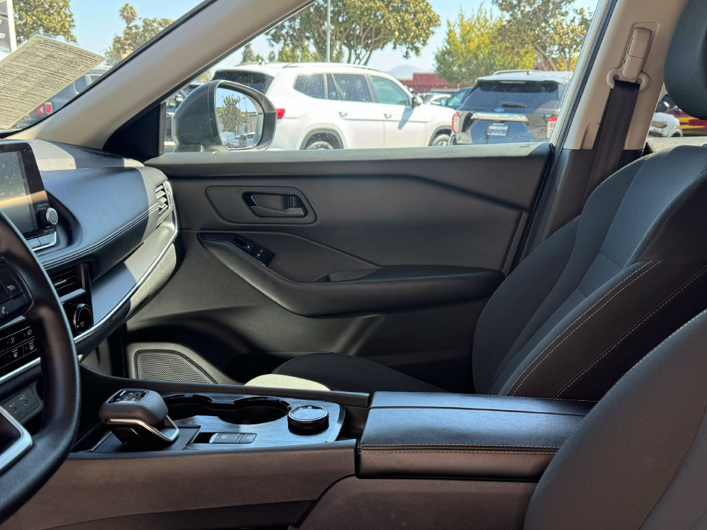 Used 2024 Nissan Rogue S AWD/4WD image 12
