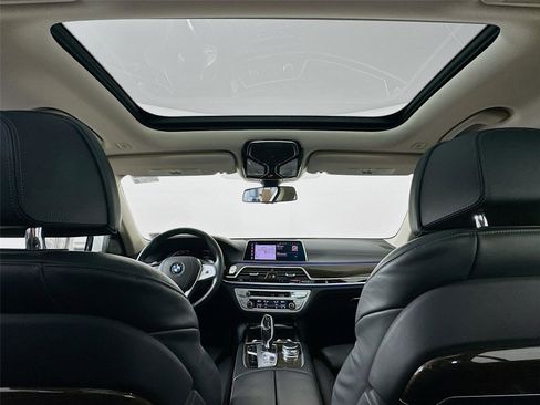 Used 2020 BMW 750i xDrive w/ Cold Weather Package image 23