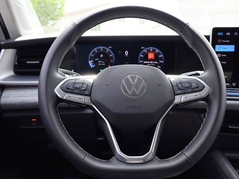 Used 2025 Volkswagen Tiguan S w/ 18" Wheel Package image 15