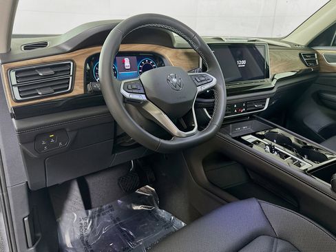 New 2026 Volkswagen Atlas SE image 9