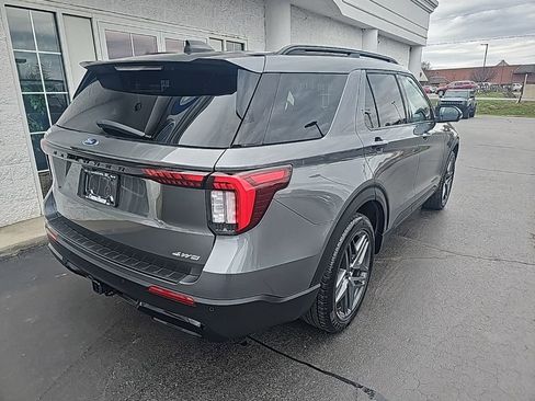 Used 2025 Ford Explorer ST-Line w/ ST-Line Street Pack image 4