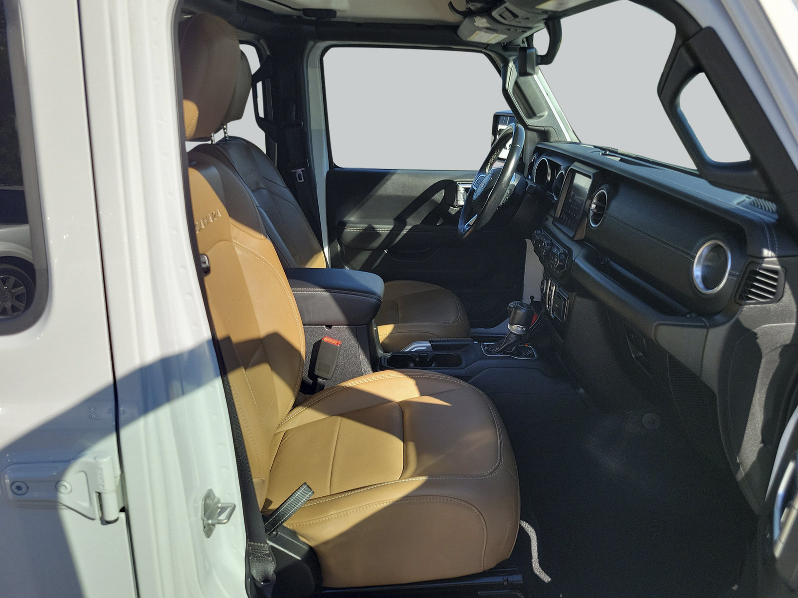 Used 2020 Jeep Wrangler Unlimited Sahara AWD/4WD image 37