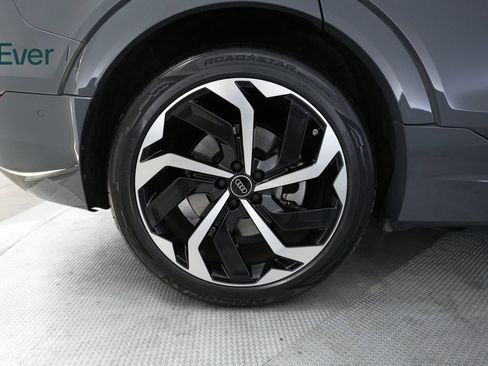 Used 2024 Audi Q8 e-tron Premium Plus AWD/4WD image 22