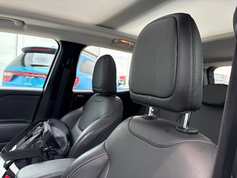 Used 2021 Jeep Renegade Limited w/ Sun & Sound Group AWD/4WD image 10