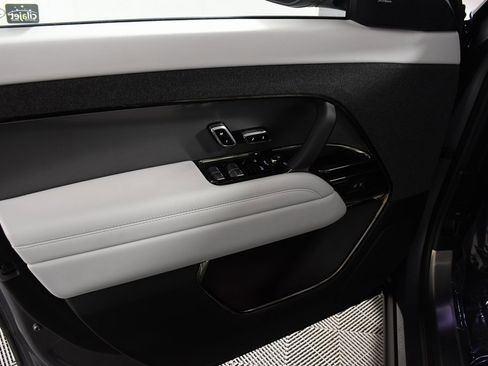 Used 2023 Land Rover Range Rover Sport SE image 14