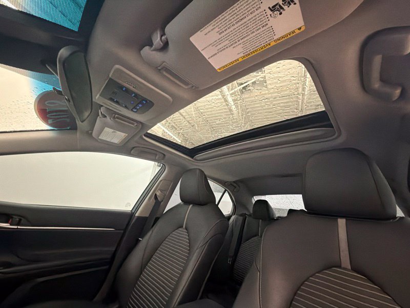 Used 2018 Toyota Camry SE w/ Moonroof Package FWD image 37