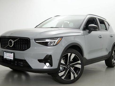 New 2026 Volvo XC40 B5 Plus w/ Protection Package Premier AWD/4WD image 2