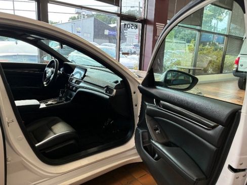Used 2018 Honda Accord Sport image 29