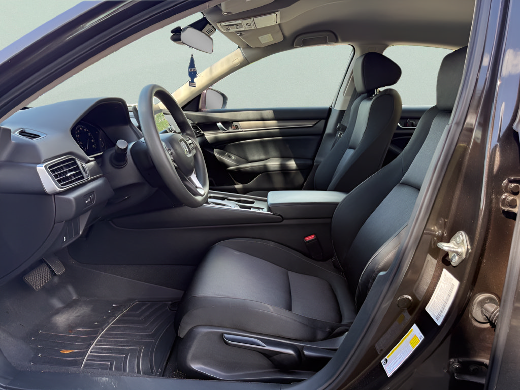 Used 2018 Honda Accord LX image 9
